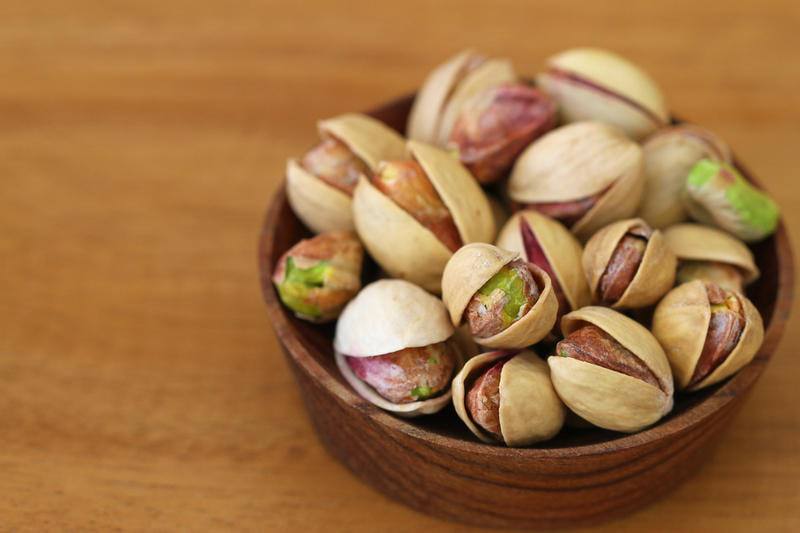 Perché fa bene mangiare pistacchi prima di andare a letto?